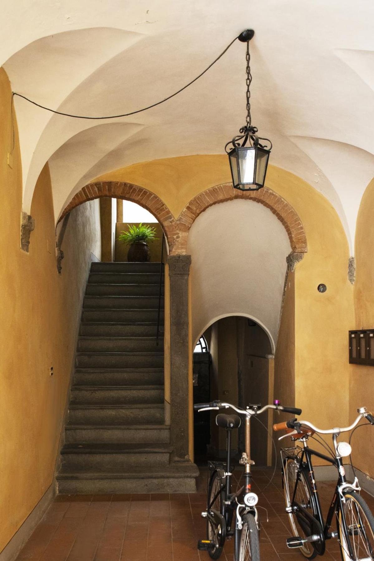 La Mansardina Beccheria Central Apartment 1 Double Bedroom, 1 Sofa Bed Lucca Exterior foto